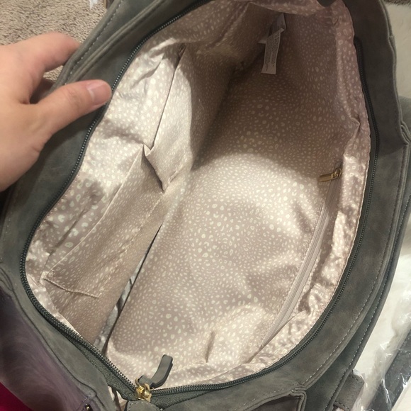 VR NYC Large Zip Closure Tote Handbag w/ Half Moon Pouch - Picture 7 of 8